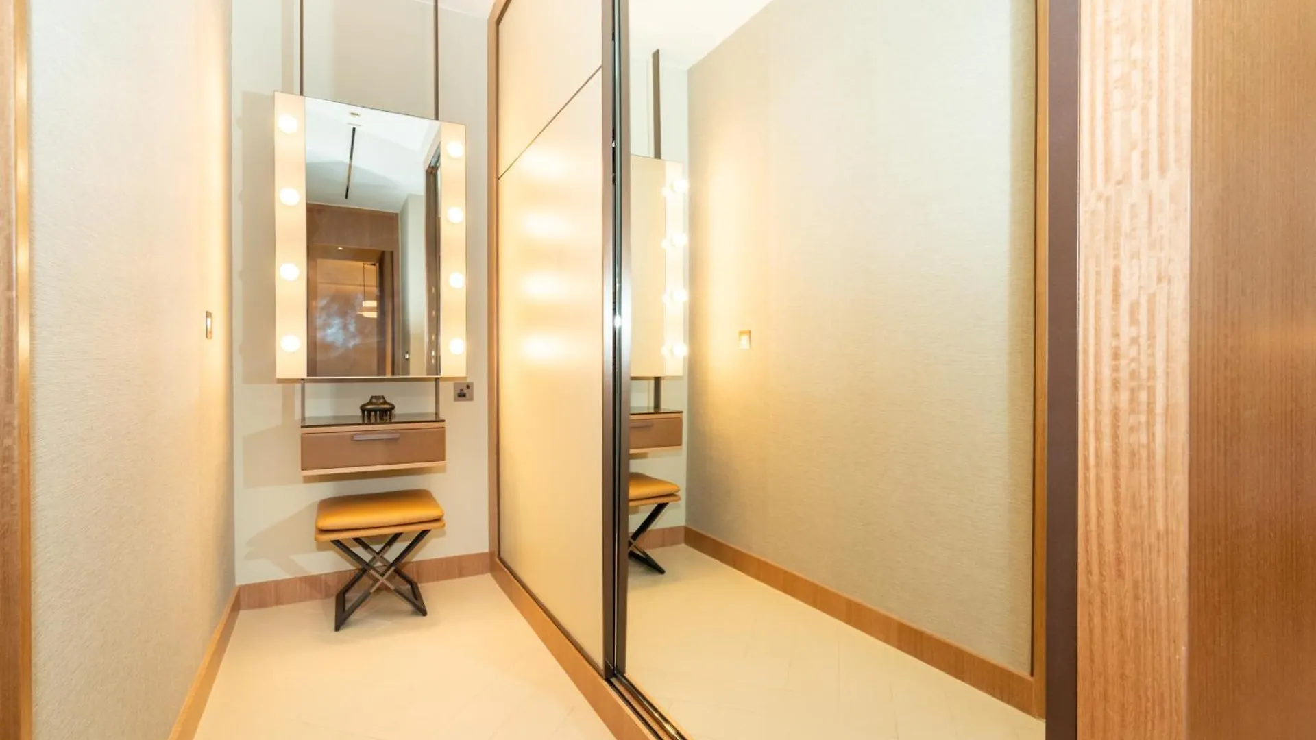 Apartment Downtown Luxury, The Address Opera Residences, 2Br Burj View Dubai